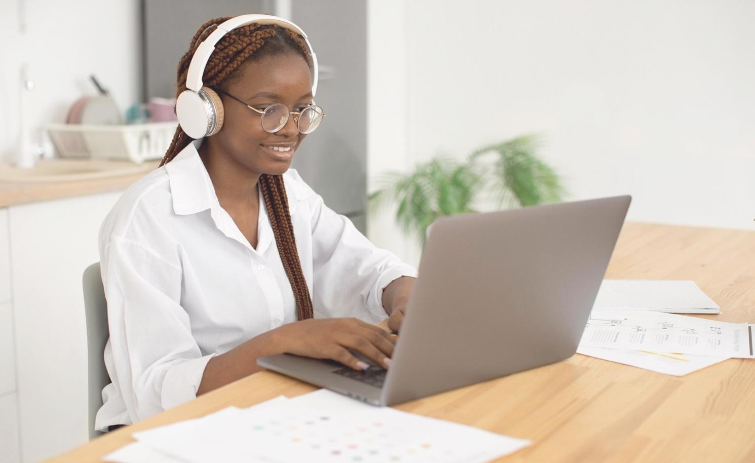 Modern learning environment where students engage with finance control concepts